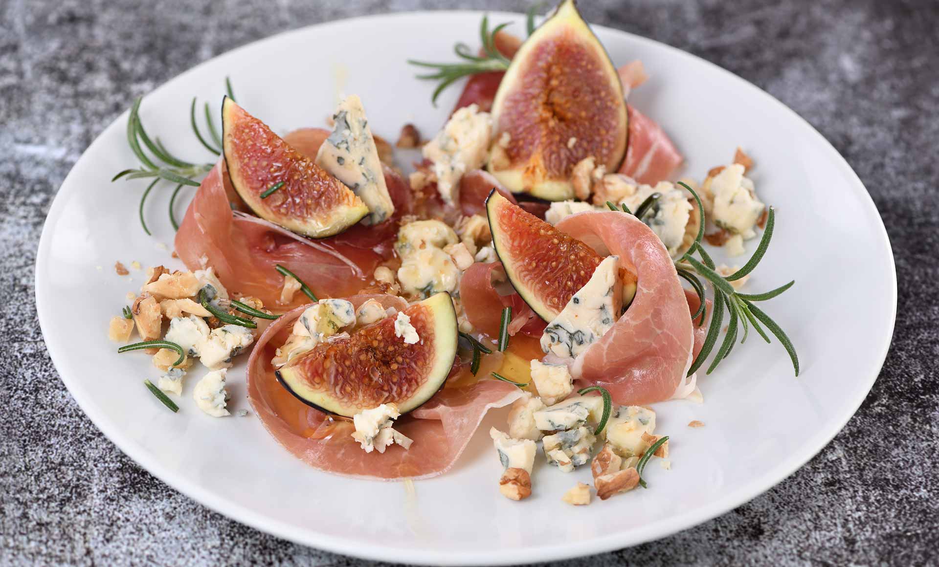 Fig, Prosciutto and Blue Cheese Salad